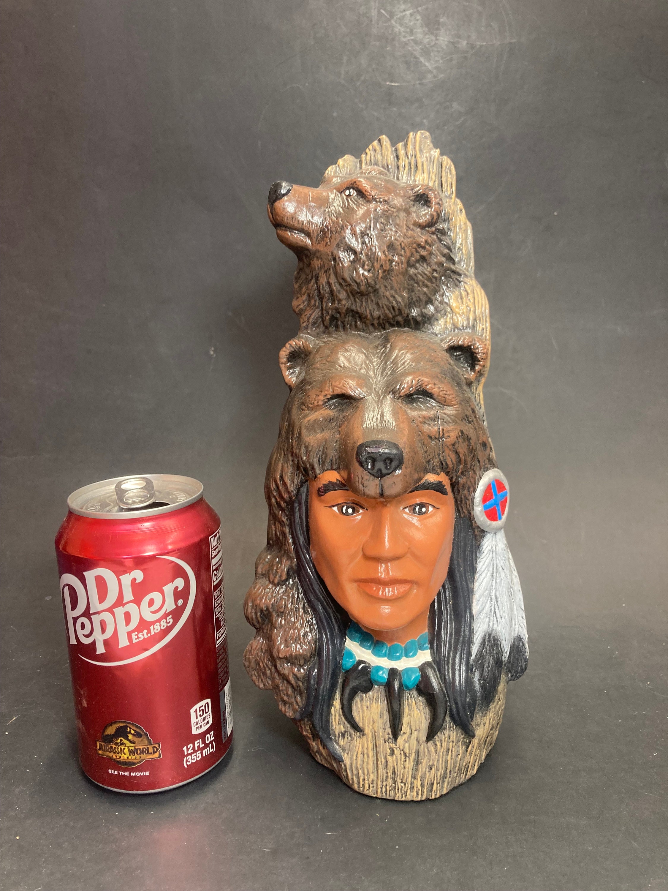 小さなネイティブアメリカンのクマのスピリットトーテム手描きの陶器の 