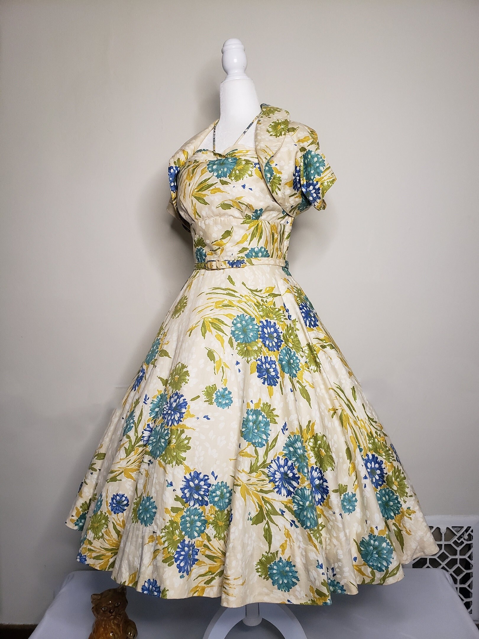 1950s sunny floral dress