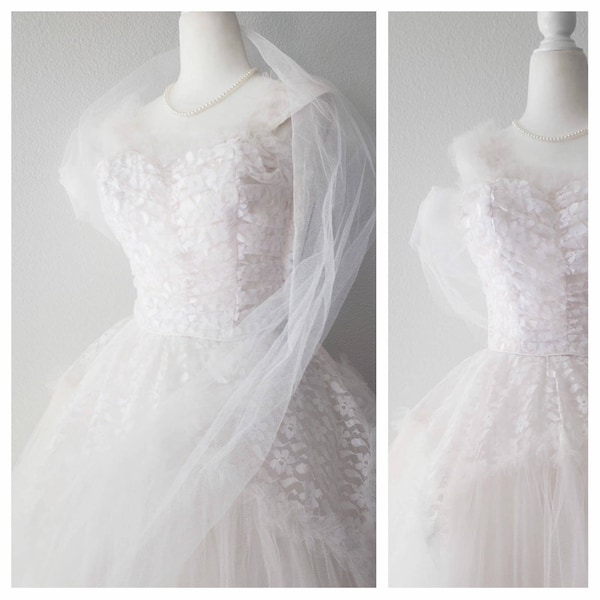 Vintage 1950s Dress, 1950s Prom Dress and tulle wrap,  50s cupcake layer Gown, White lace and Tulle vintage Formal Dress, 50s Wedding