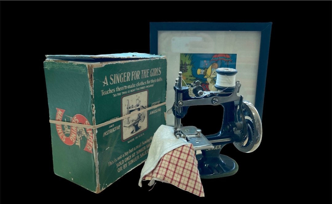 Vintage Miniature Singer Sewing Machine in Original Condition Etsy UK