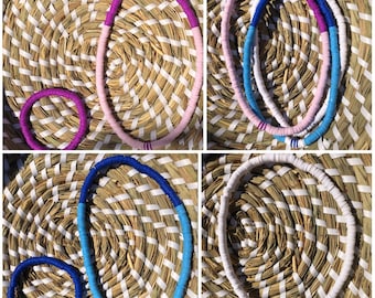 Armband och halsband i lera