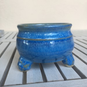 Incense bowl made of blue clay with feet, approx. 10 cm diameter, ceramic incense bowl with incense sand and charcoal