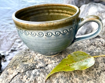 Getöpferte Tasse IrishSea, Teetasse blau grün mit Spirale, ca. 300 oder 500 ml Keramik handgemacht Kaffeetasse Coffee cup Frühstückstasse