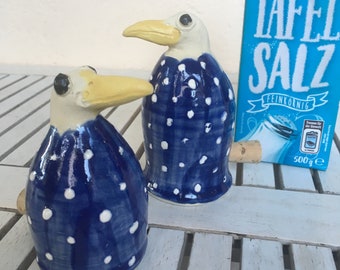 Ceramics each 1 salt shaker and 1 pepper shaker motif funny bird in blue pottery with white dots