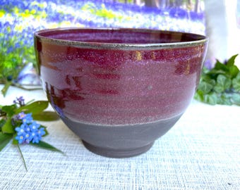 550 ml Müslischale getöpferte Schale in Beere lila schwarz Keramik handgemacht oder als kleine Ramenschüssel - Bol - aus schwarzem Ton