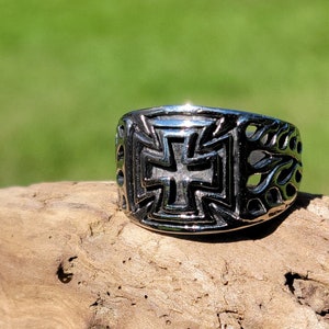 Mens Cross ring with carved flames on sides   Size 14