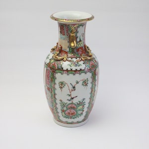 Chinese rose medallion Canton export porcelain vase, early 20th