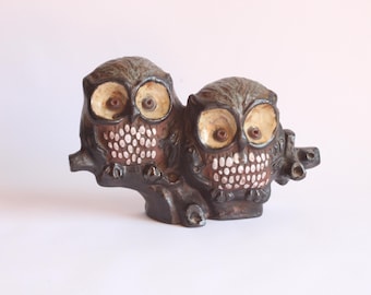 Ceramiczna rzeźba sowy z połowy XX wieku autorstwa Elisabeth Vandeweghe, seria zwierząt z lat 70. XX wieku