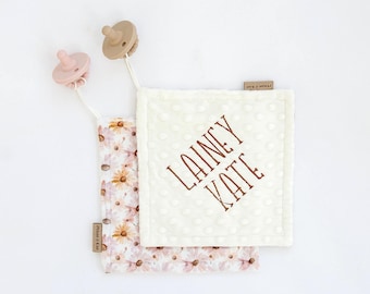 Daisy Pacifier Clip Personalized, Pacifier Holder Lovey With Name, Personalized Baby Gift, Binky Lovey, Baby Girl Gift Name Coming Home Gift