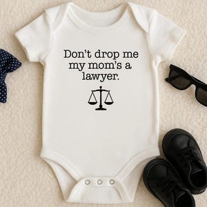 Don’t Drop Me My Mom’s a Lawyer Onesie – Don’t Drop Me My Dad’s a Lawyer Onesie – Funny Baby Outfit – Lawyer Baby Gift