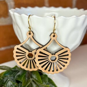 Scalloped Cut Out Dangle Earrings