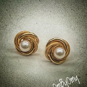 Vintage 18K Yellow Gold Knot Earrings with Cultured Pearls – Textured & Polished Finish