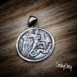 Saint Michael Medal ,Necklace Religious, Round 22 MM, PERSONALIZE , Free engraver