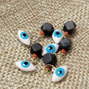 14KT Evil Eyes and Jet The most powerful amulet for protection. Legitimate jet and Coral Stone, 14KT Amuleto Azabache y Coral legitimo