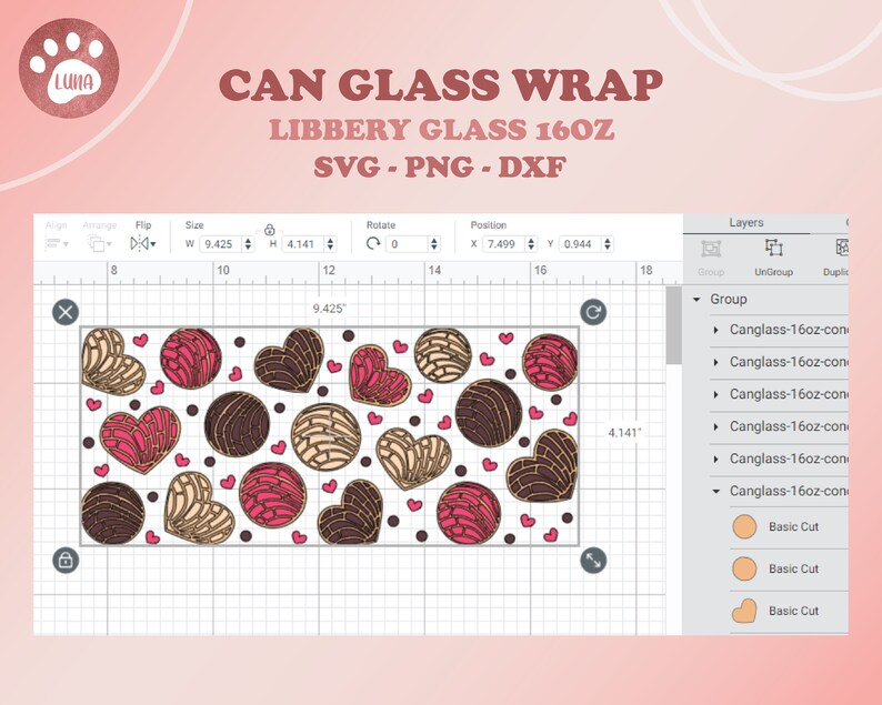 K&ouml;nnte beinhalten: Ein digitales Design f&uuml;r eine 16 oz Glasgef&auml;&szlig;h&uuml;lle mit einem Muster aus Herzen und Wirbeln in den Farben Rosa, Braun und Creme. Das Design wird auf einer digitalen Designplattform mit einem Raster und einem Ebenenpanel angezeigt.