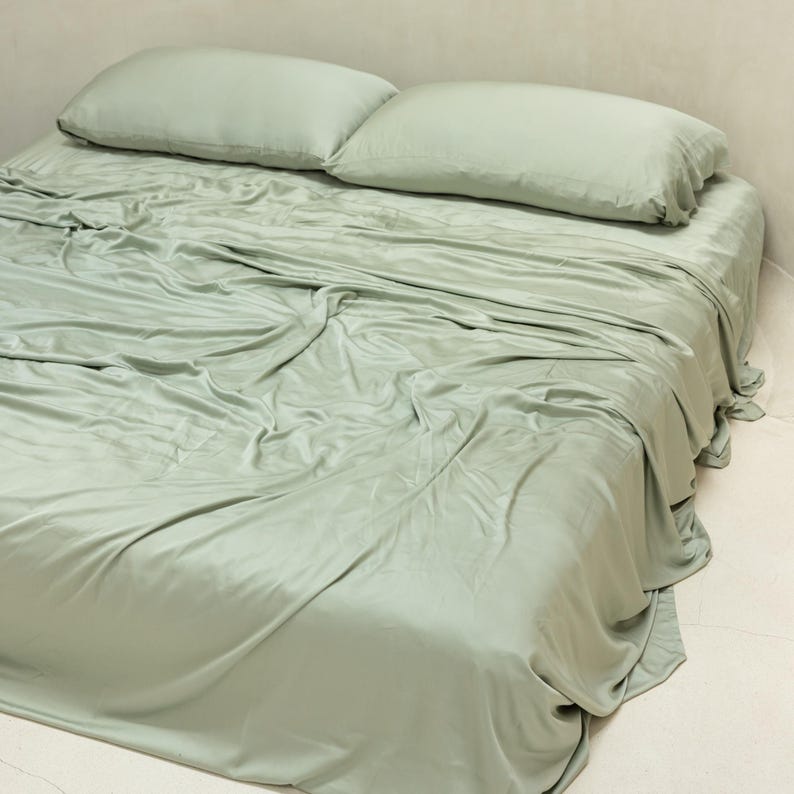 Queen 100% Organic Bamboo Fitted Sheet 1-piece | Deep pocket | Luxurious Cooling Silky Soft Sheet Bedding| White Oatmeal Pink Grey Lilac Sage