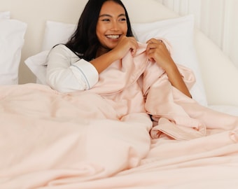 Mulberry Silk-filled Quilt with Bamboo Shell | Washable Silk Duvet | Light Summer Blanket Comforter | Cooling Hypoallergenic Luxury Bedding