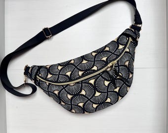 Borsa a tracolla taglia L, in tessuto jacquard, stile Art Déco oro, nero e bianco, con 2 tasche extra con cerniera, portachiavi, cintura e cerniera a doppio cursore.