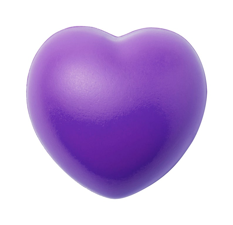 K&ouml;nnte beinhalten: Ein lilafarbener Herz-f&ouml;rmiger Stressball.
