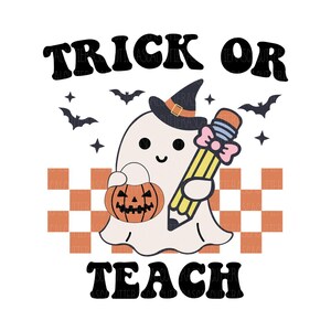 Może przedstawiać: Słodki duch w czarodziejskim kapeluszu trzymający oł&oacute;wek i dynię. Tekst "Trick or Teach" jest napisany czarnymi literami nad duchem.