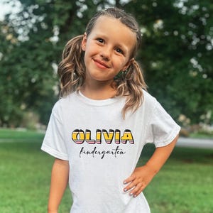 Benutzerdefinierte Kinder Bogen Schule Shirt, Zurück zu Schule Sweatshirt, Kokette personalisierte rosa Pastell Name Geschenk, 1. Schultag T-Shirt für Mädchen Jungen