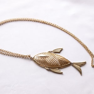 Vintage 1960&#39;s Gold Tone Signed ALAN Chunky Fish Pendant Necklace