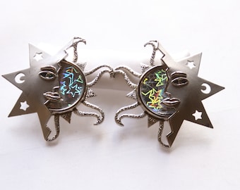 Brincos de pressão vintage de metal com astrologia, sol/lua/estrelas, assinados por JJ Jonette, da década de 1970, em tom prateado
