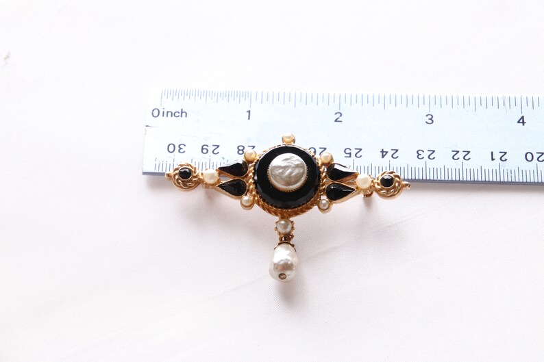 Vintage 1960/'s Signed Florenza Gold ToneBlackFaux Pearl Brooch