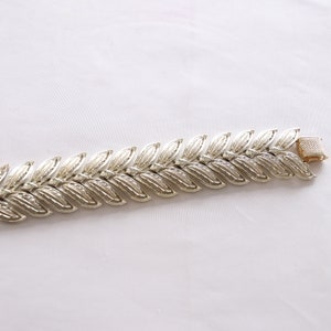 Vintage 1950&#39;s Signed Coro Pegasus Gold Tone Textured Leaf Link Bracelet