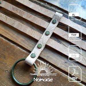 Może przedstawiać: Biały pasek skórzany z ozdobnym wzorem i zielonymi metalowymi nitami. Pasek ma przymocowany pierścień. Obraz pokazuje również dostępne formaty plików do pobrania: AI, DXF, SVG i PDF.