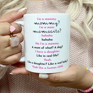 Caneca Mamãe? Mamacita?, Caneca Ilha do Amor, Caneca de Café "Eu sou uma Mamãe Mamacita", Caneca com Texto Rosa Engraçado Ilha do Amor, Caneca com Meme "Eu sou uma Mãe" com Citação da Huda