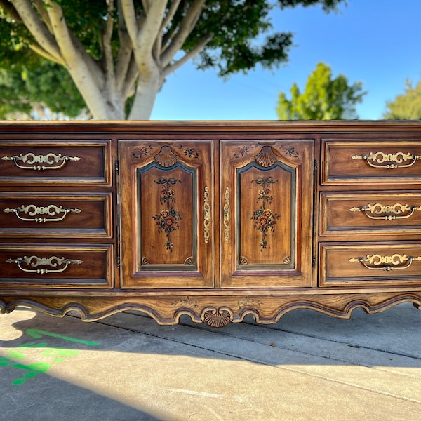 Customizable: Drexel Heritage Brittany Dresser with triple mirror