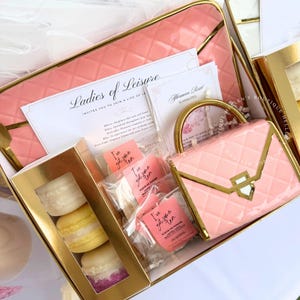 Jolie boîte rose | ère féminine | Coffret cadeau soins personnels Glow | Coffret cadeau spa haut de gamme | Coffret cadeau d'anniversaire | Pack de soins pour elle