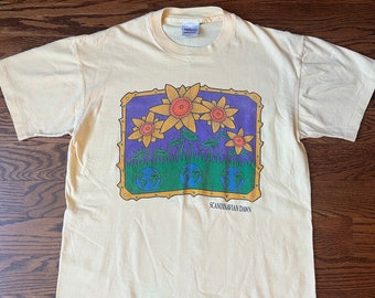 Vintage Sunflower & Earth Single Stitch T-Shirt - Pastel Yellow Vtg 90s Nature Flower Spring Shirt- Size Medium 21" x 27"