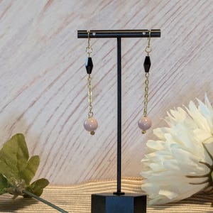 Neutral Dangle Earrings, Drop Earring with Black & Pink Glass Beads, Gold Earrings, Hypoallergenic Niobium Hooks, Sensitive Earrings