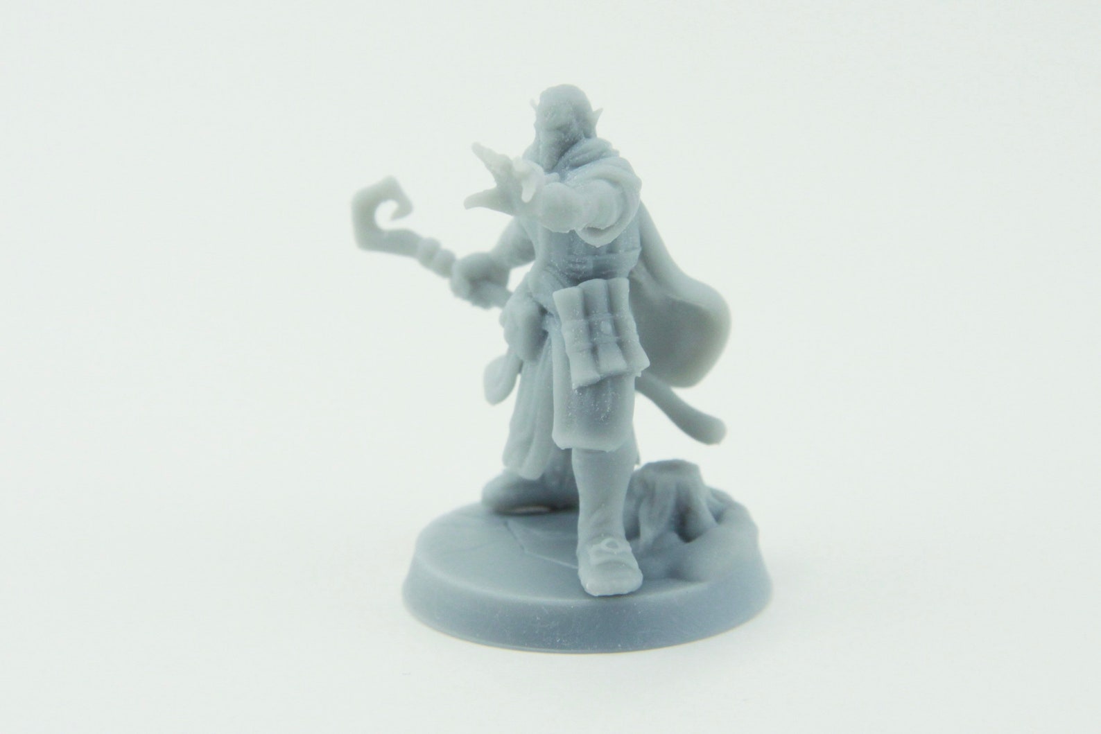 dnd sorcerer miniature
