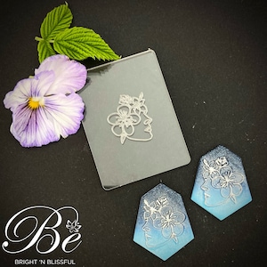 Tampon de gaufrage | Effet surélevé | Beau motif | Outils pour pâte polymère | Facile à utiliser | Boucles d'oreilles en relief | Visage de dessin au trait Fleur