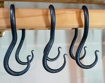 Ręcznie kuty hak kowalsko-kowalski o 90 stopniach z zagięciem w połowie długości w kształcie litery S