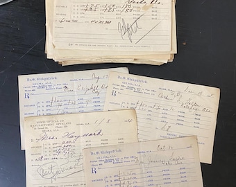 Juego de 40 recetas ópticas antiguas de la década de 1930: recetas médicas manuscritas, documentos médicos, recetas de doctor.