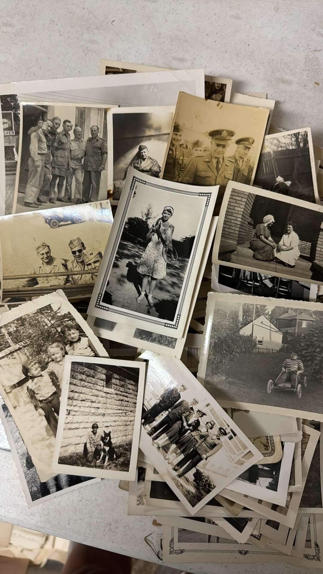 Lot De 34 Photos Anciennes - Tirages Argentiques - France - Thème Famille - Vintage