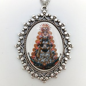 Medalla Religiosa Cerámica, Virgen del Rocío, 3 Tamaños, Cordón de acero incluído, ceramica, acero, zamak, plata