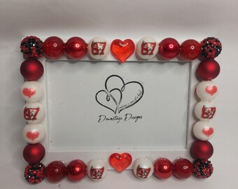 Frame, "Karma" inspired large bead design on a 4x6 white frame