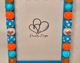 Frame, New york Knicks inspired large bead vertical design on a 5x7 teal frame