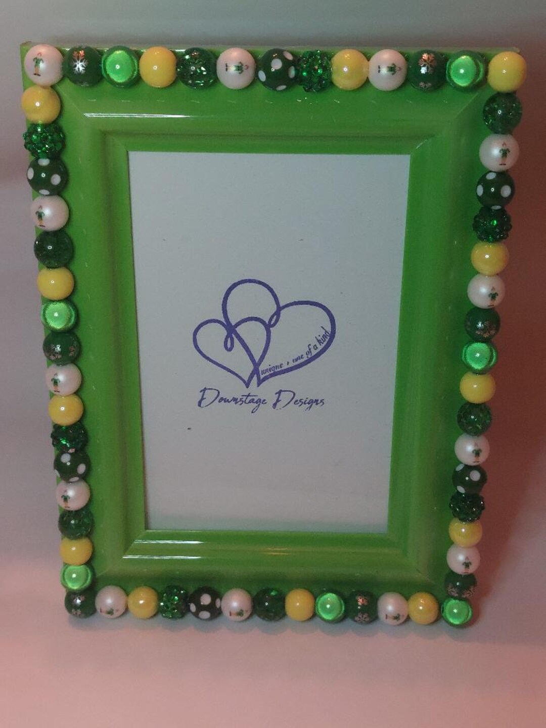 Frames, whimsical Christmas Small Bead Design on a 4x6 Green Frame
