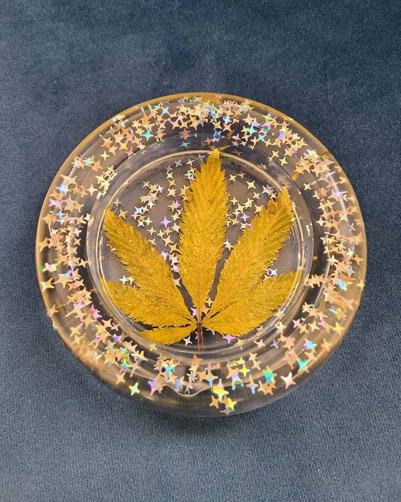 Ashtray Made With Pressed Hemp Leaf Preserved in Epoxy Resin Handmade Ashtray Real Dried Leaves