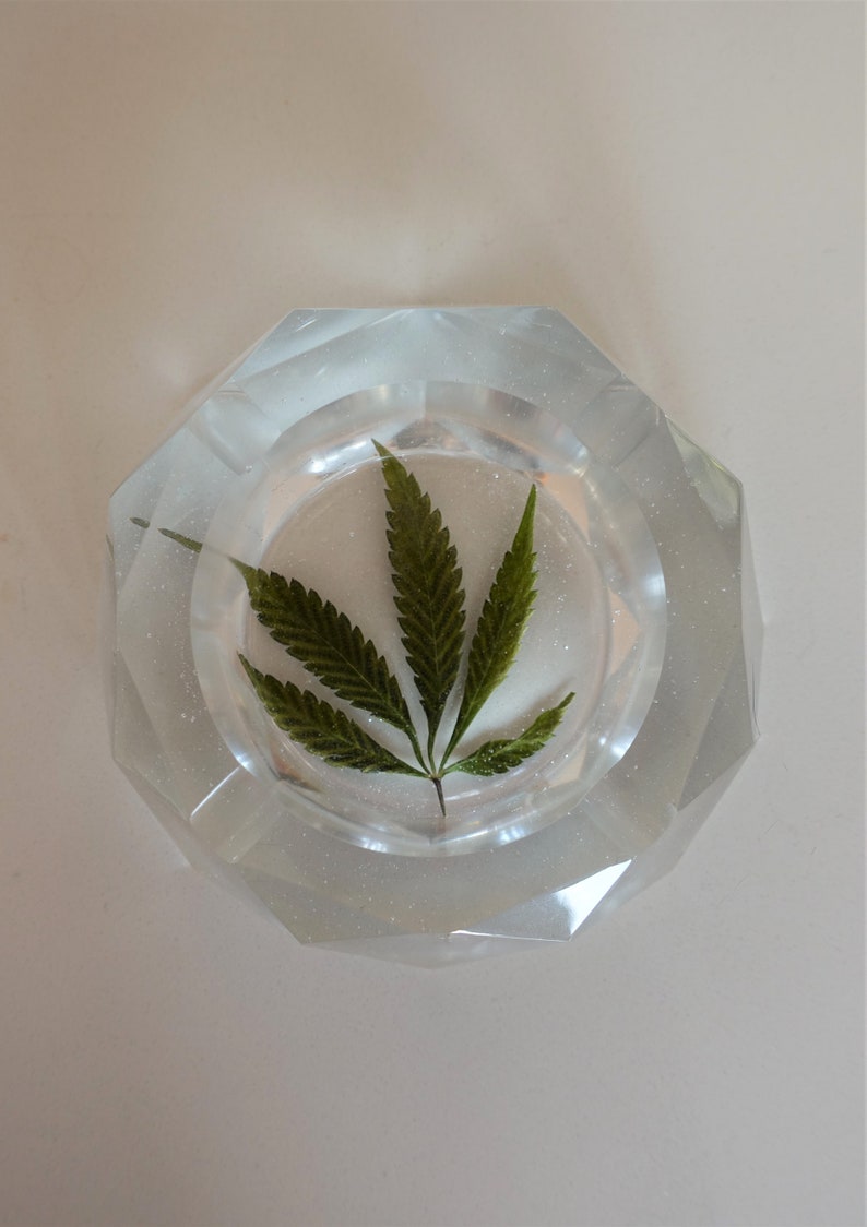 Ashtray Made With Pressed Hemp Leaf Preserved in Epoxy Resin Handmade Ashtray Real Dried Leaves