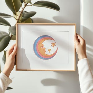 Impresión mini A5 con diseño de luna y estrellas en colores pastel: arte celestial rosa, naranja y azul, decoración de pared con un cielo nocturno de ensueño, ilustración cósmica bohemia, estética estrellada