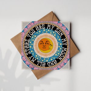 Tarjeta de felicitación bohemia con diseño cuadrado de Sol y Luna y sobre Kraft (marrón)