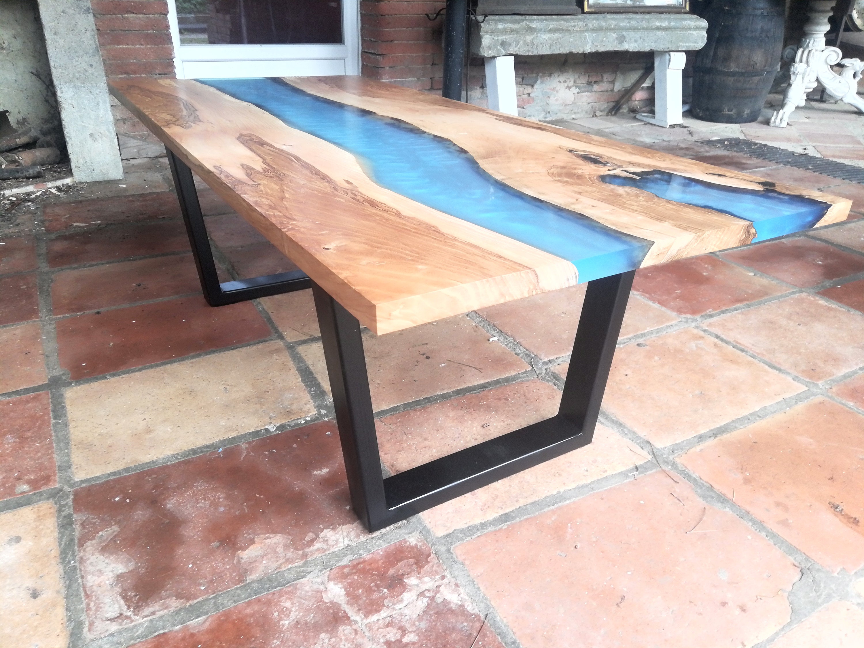 Table Basse Bois Platane et Epoxy Bleu