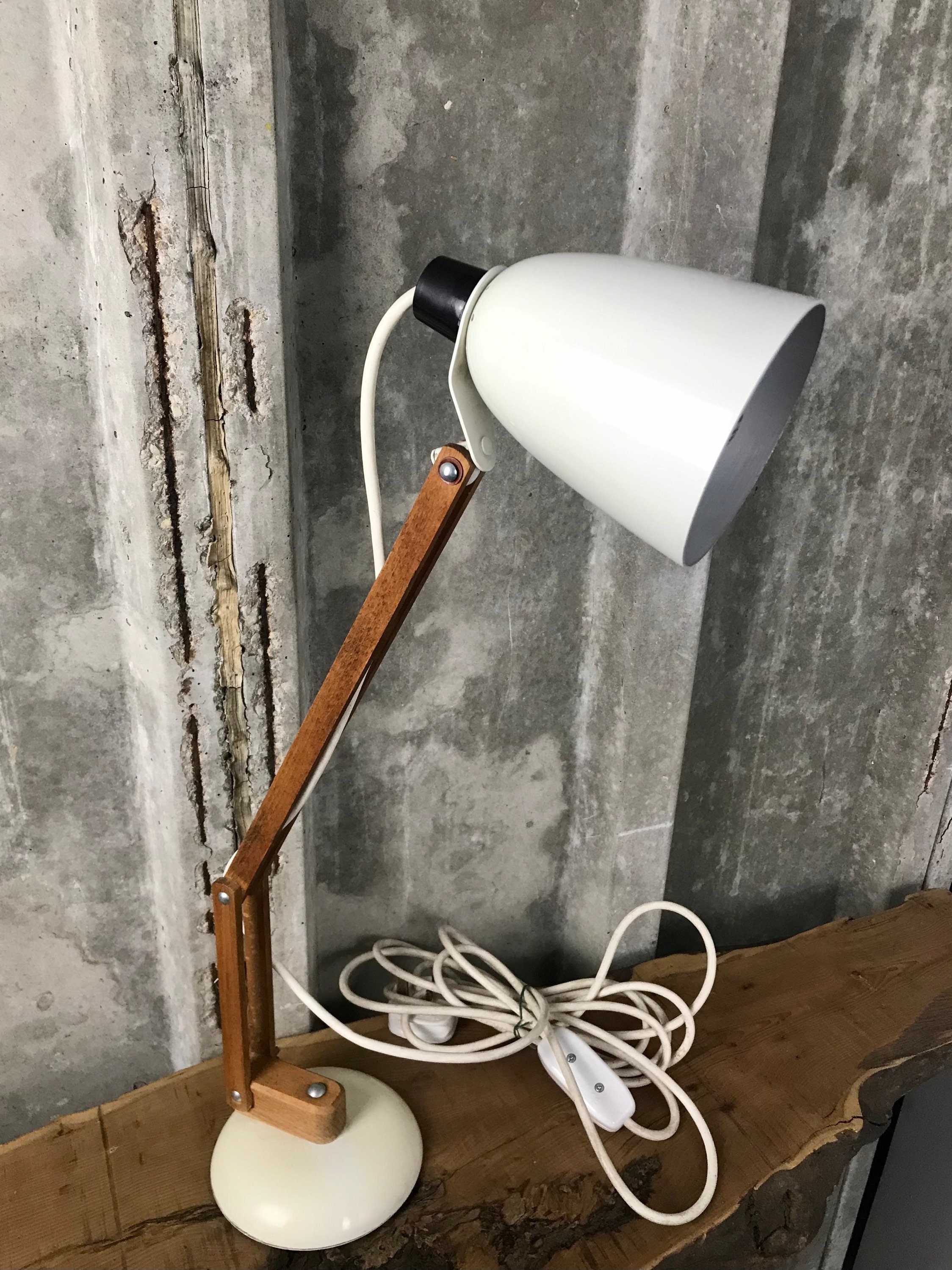 kampagne Nu Souvenir Vintage Maclamp in White With Wooden Arms by Terence Conran - Etsy